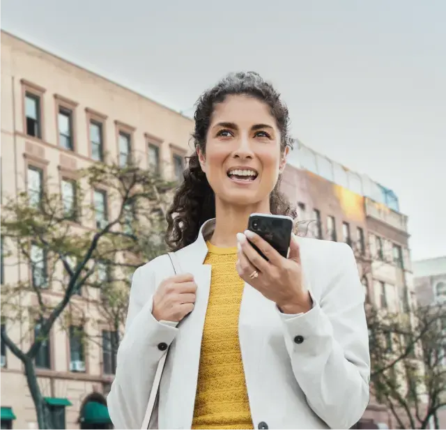 Mulher com celular